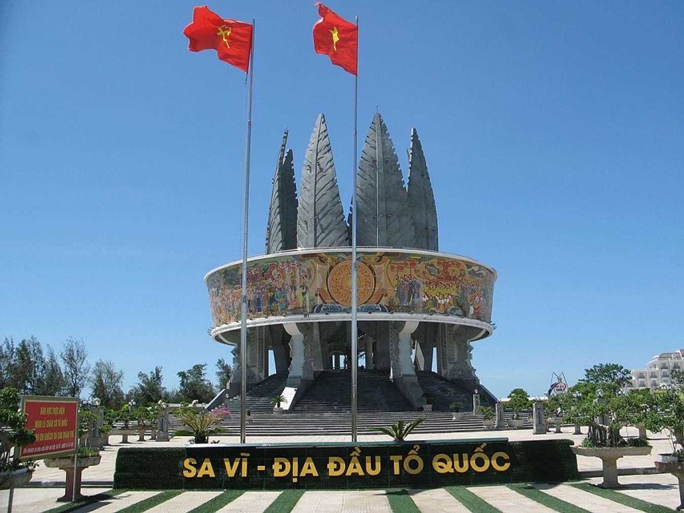 bãi biển Trà Cổ