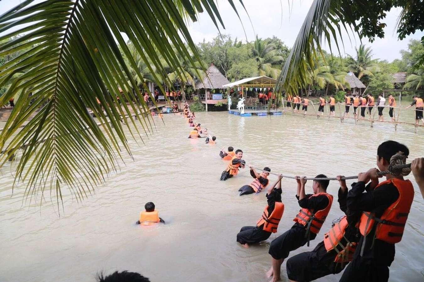 Các trò chơi dân gian độc đáo, thu hút du khách tham gia