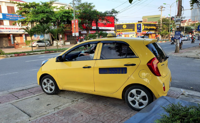 Taxi phù hợp với nhóm nhỏ, gia đình có người già và trẻ em