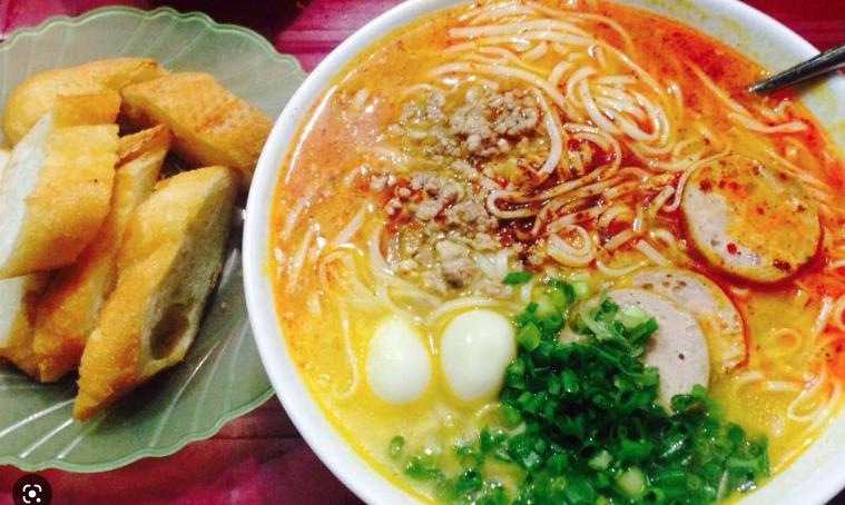 Bánh canh Hà Tĩnh, tô đầy đủ có cả chân giò